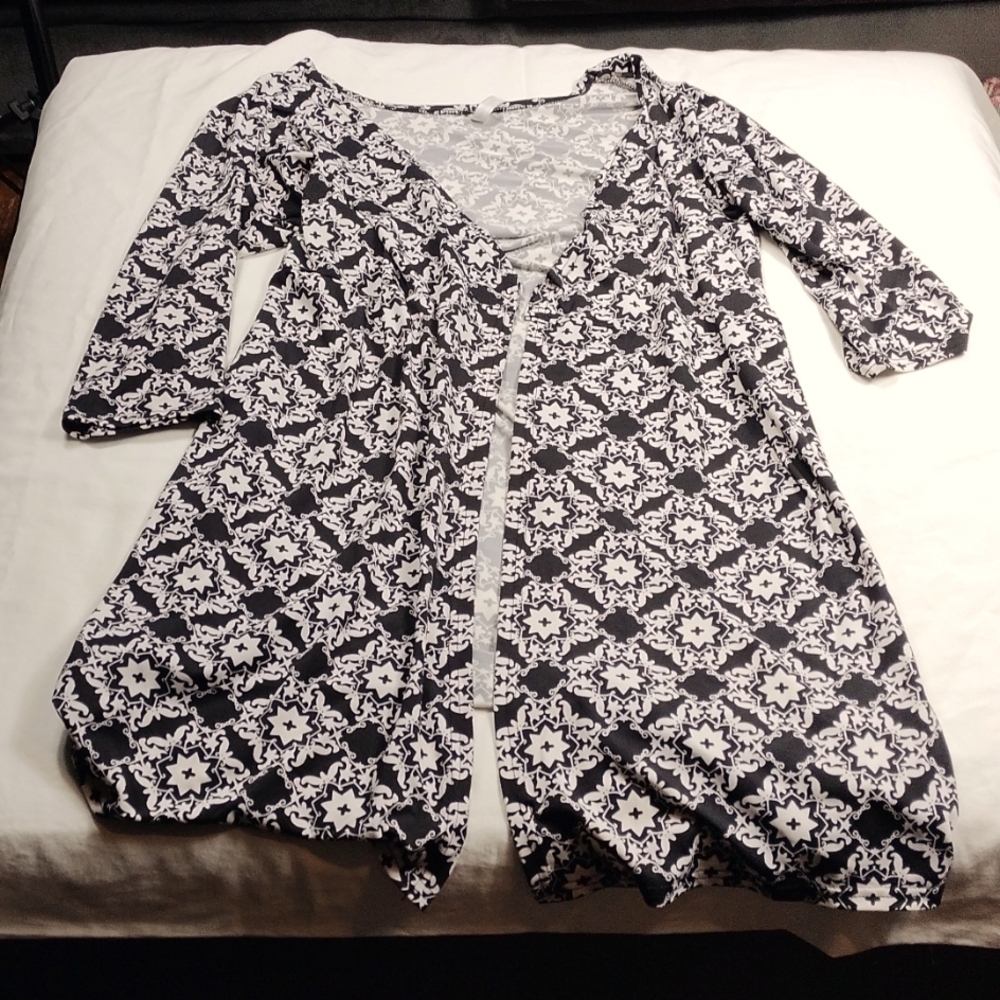 White Mark couture collection women's 3/4 sleeved coverup size medium